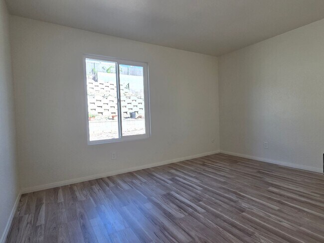 Building Photo - Private But Close to Everything in Oceanside!