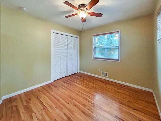 Building Photo - $0 DEPOSIT OPTION. CHARMING 3-BEDROOM HOME NEAR CHERRY CREEK TRAIL AND COOK PARK