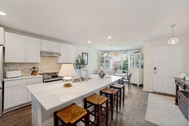 Building Photo - Beautiful 5-Bedroom Home in Riverstone at Westpointe