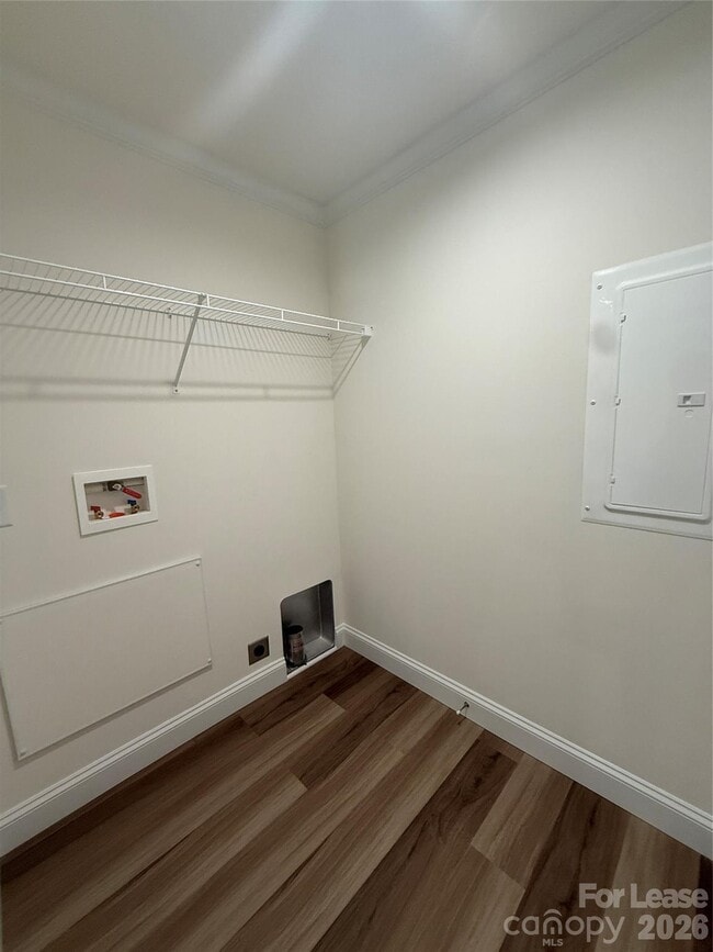 Building Photo - 204 Oscelake Way