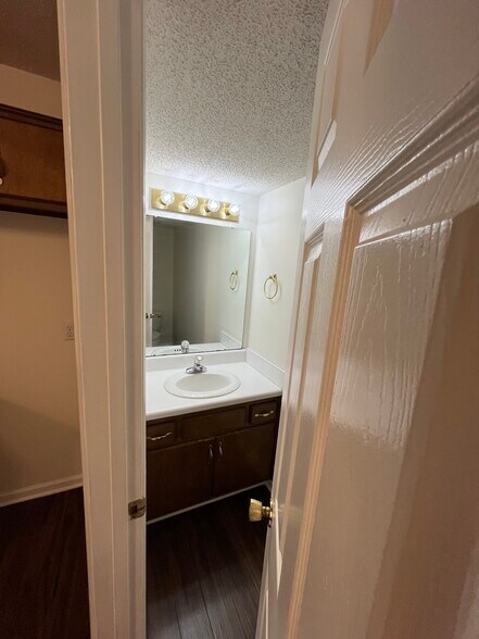 Building Photo - 1319 Stratton Place Dr