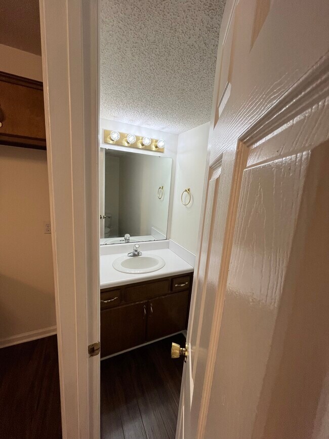 Building Photo - 1319 Stratton Place Dr