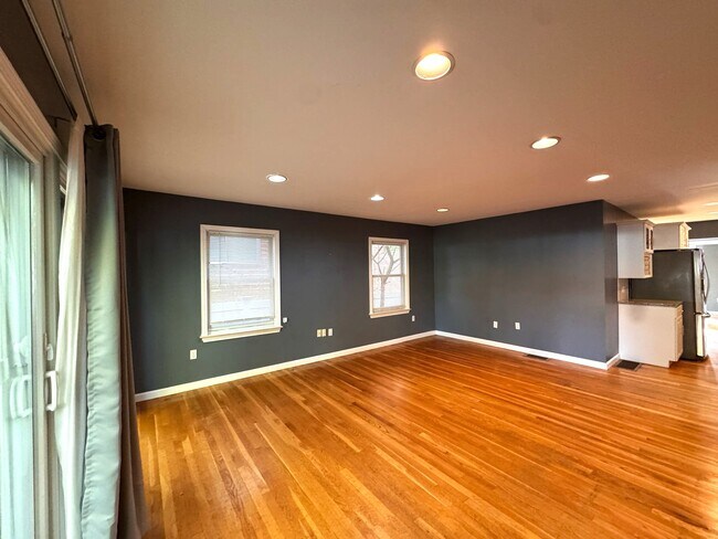 Building Photo - 37 Homer Ave