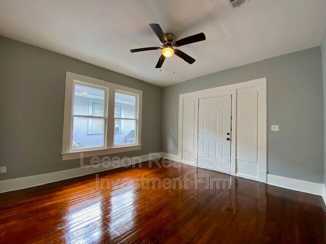 Building Photo - 2725 Lillian St