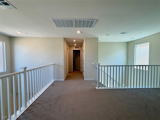 Building Photo - 227 Jaldena Ln