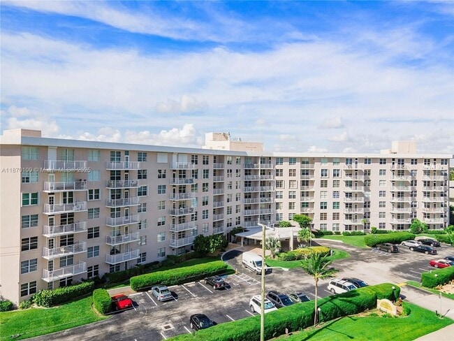 Building Photo - 2851 S Ocean Blvd