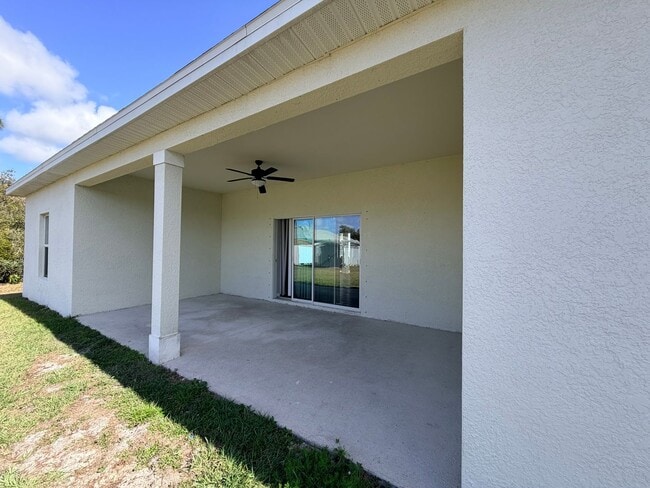 Building Photo - 3 bedrooms and 2 baths! FRESHLY RENOVATED!