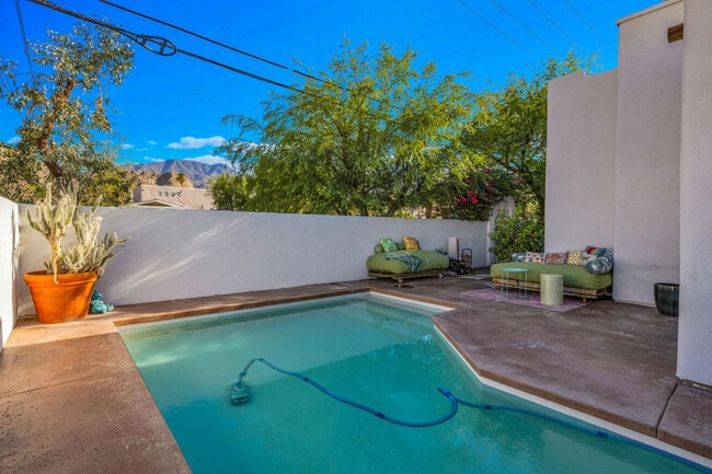 Building Photo - 53980 Avenida Mendoza