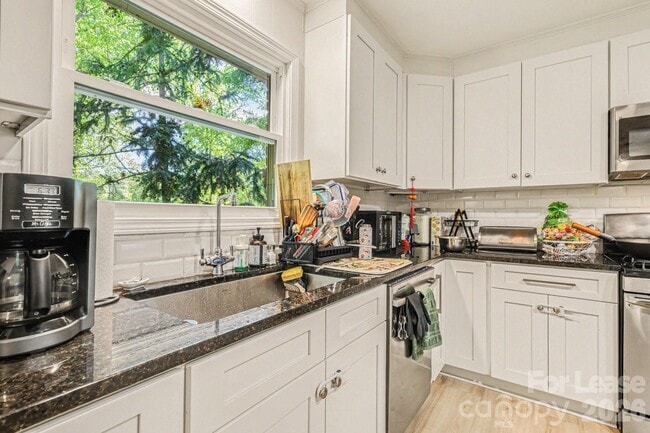 Building Photo - 2120 Rocky Knoll Dr