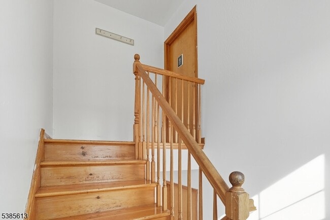 Building Photo - 87 Cottage St