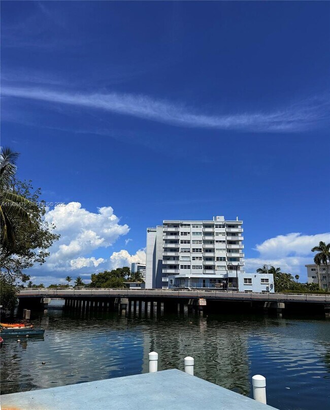 Building Photo - 6941 Bay Dr