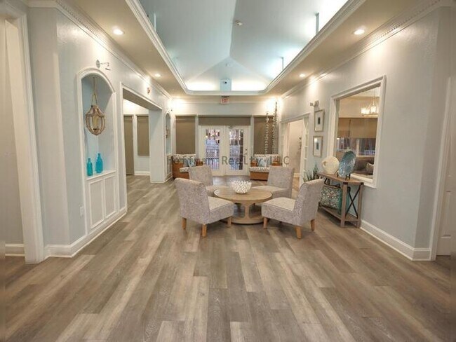 Building Photo - 2-Bed, 2.5-Bath Water-Front Condo in South Tampa