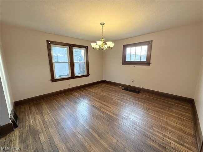 Building Photo - 837 Eastland Ave