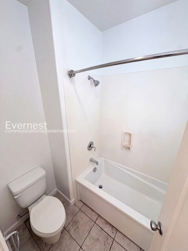 Building Photo - 3206 Vittoria Loop