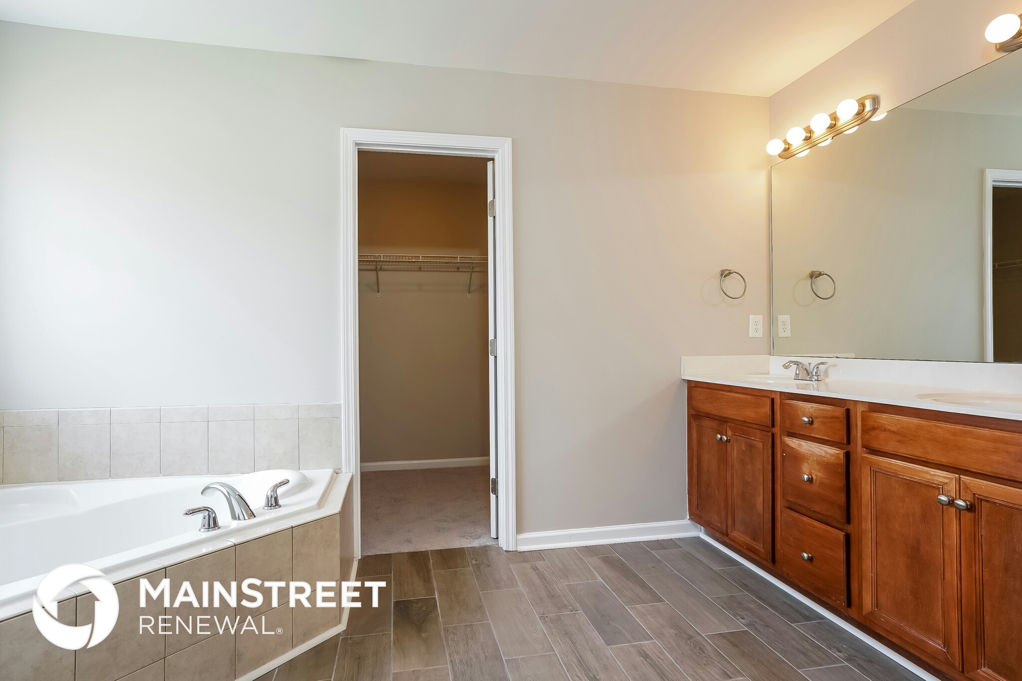 Building Photo - 1505 Golden Bell Dr