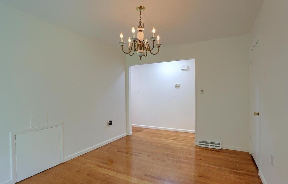 Building Photo - 426 Linden St