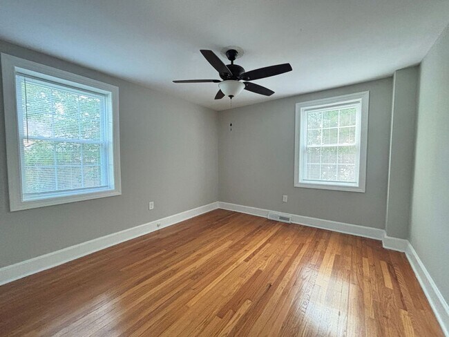 Building Photo - Available now. WATER & SEWER INCLUDED! Gre...