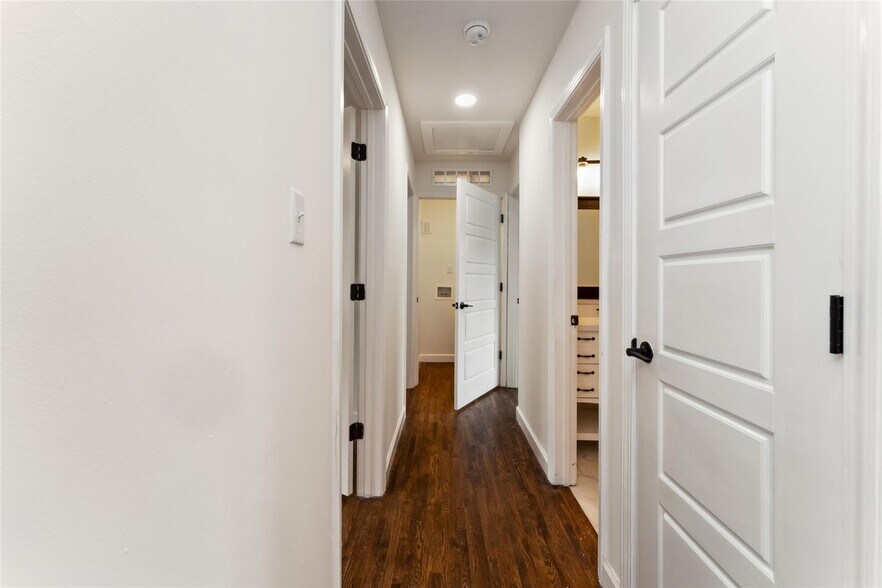 Building Photo - 6801 Fieldvale Pl