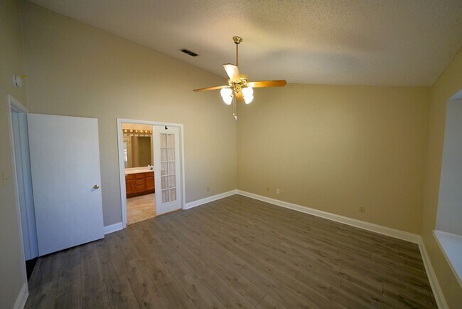 Building Photo - Great Home Near Randolph AFB - Realtor Com...