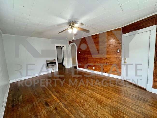 Building Photo - 324 General Mouton Ave