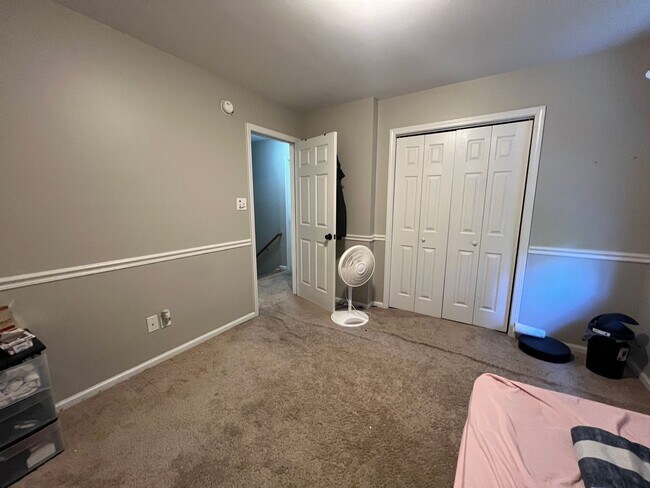 Building Photo - Charming Home in Country Club Hills – Ideal Location & Spacious Living