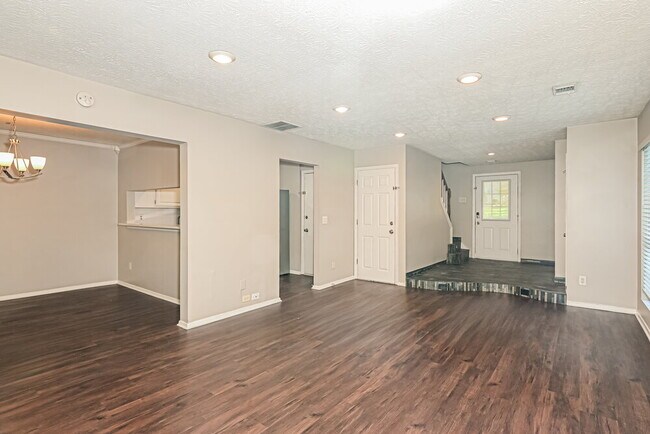 Building Photo - 871 Hampton Hill Ct