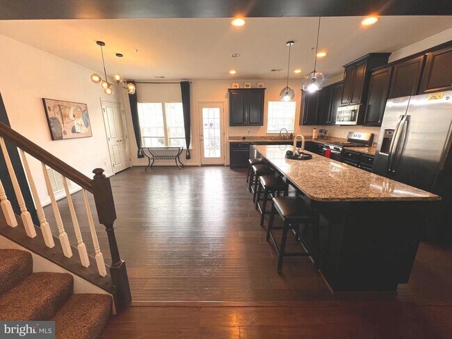 Building Photo - 154 Sachem St