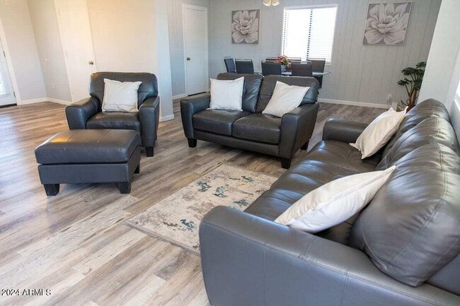 Building Photo - 1025 N Menze St