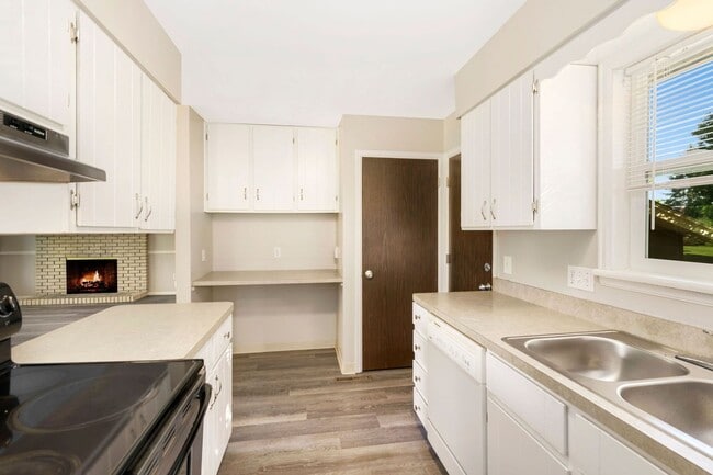Building Photo - 1848 Marlborough Ct