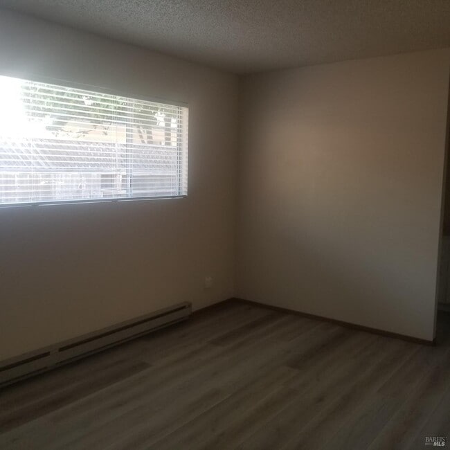 Building Photo - 214 Cottonwood Cir