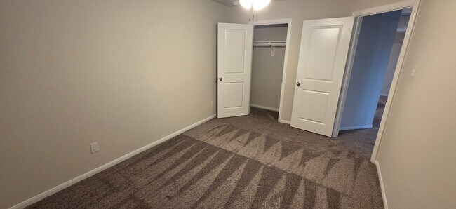 Building Photo - 1523 Alpine Dr