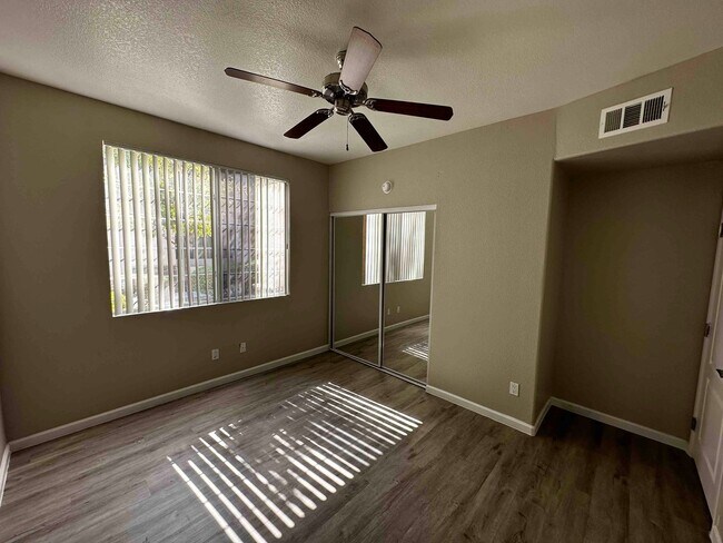 Building Photo - Summerlin 2 Bedroom Condo