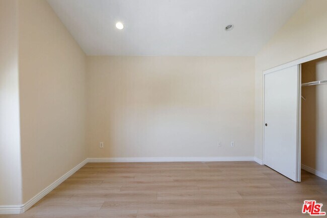 Building Photo - 2020 Penmar Ave