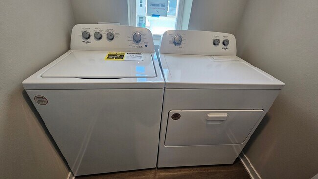 Building Photo - Brand New 3 Bedroom, 2.5 Bathroom Townhous...