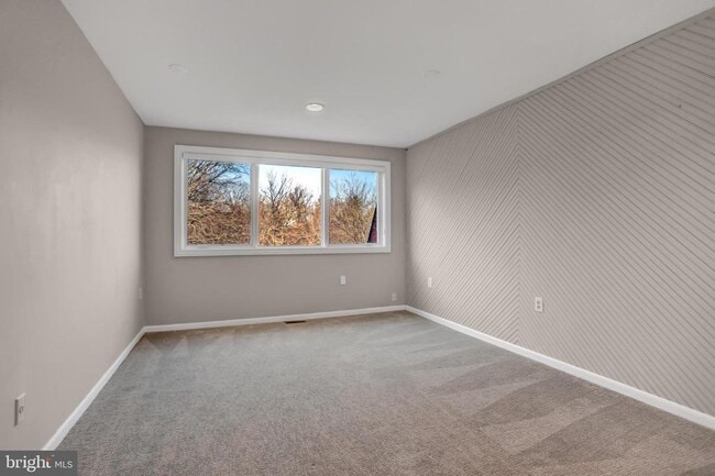 Building Photo - 2 Coldwater Ct