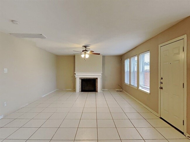 Building Photo - 4135 President's Dr S