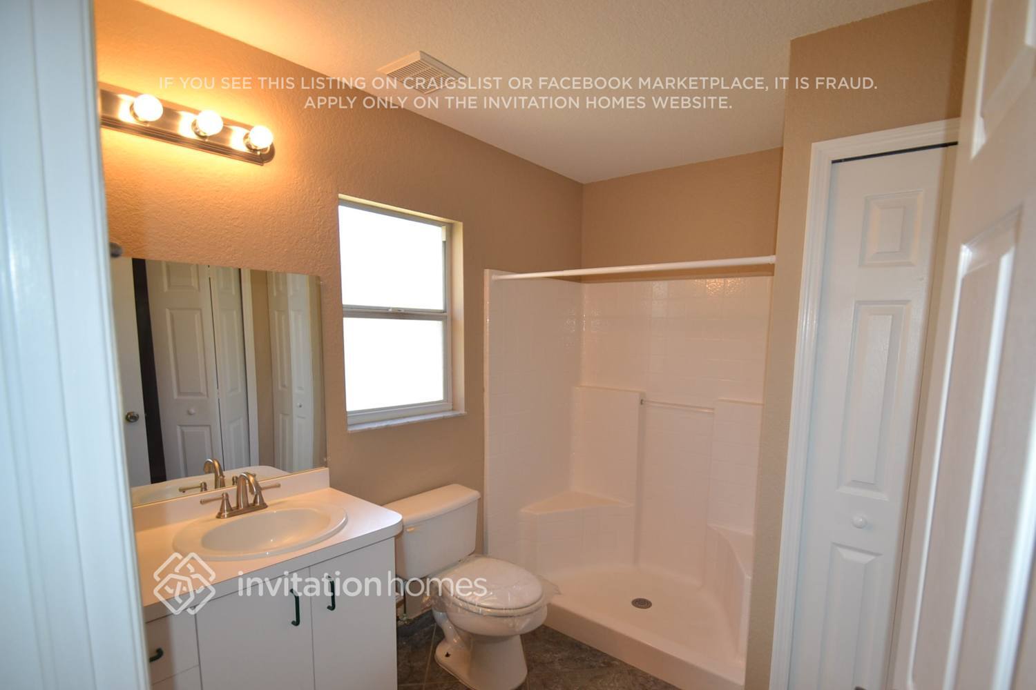 Building Photo - 3002 Alesio Ave