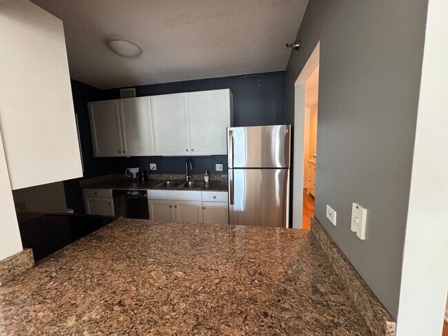 Building Photo - 400 N La Salle Dr
