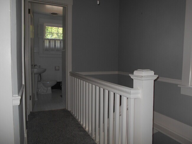 Building Photo - 615 Greendale Ave
