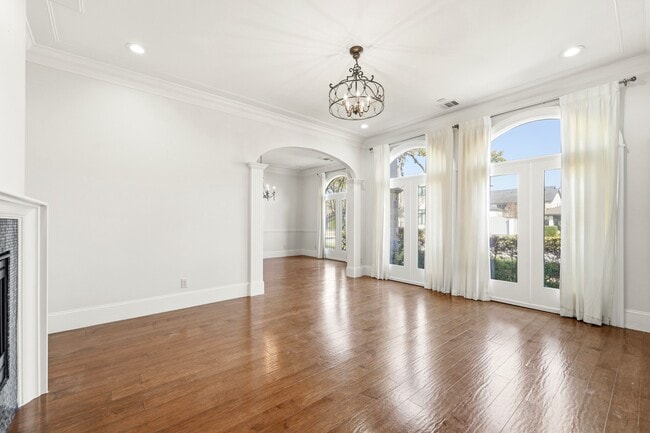 Building Photo - 5637 Overbrook Ln