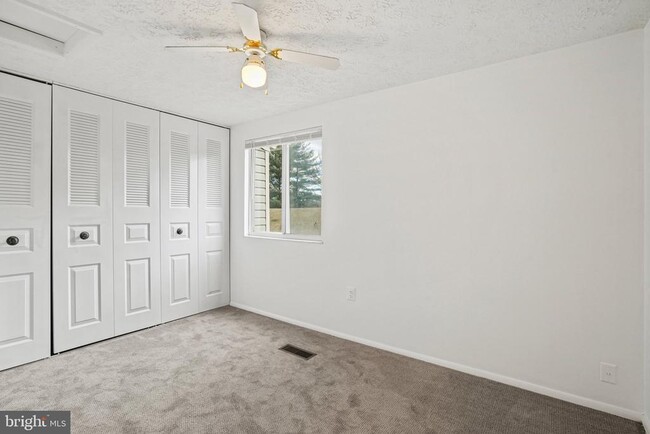 Building Photo - 3525 Laurel View Ct