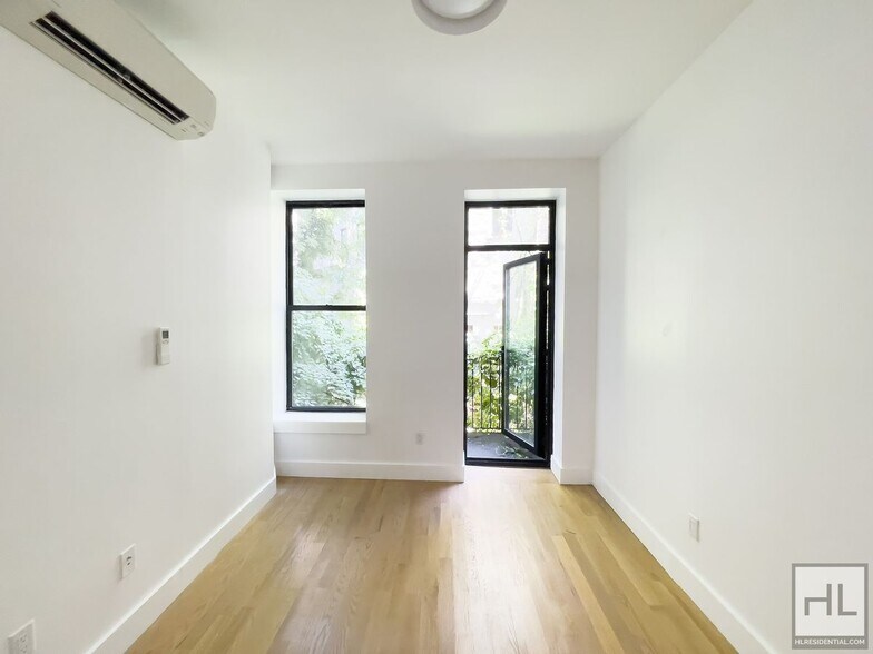 Building Photo - PUTNAM AVENUE / Spacious 2-Bed Duplex