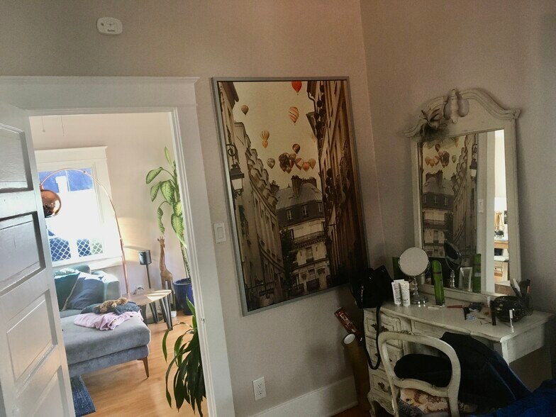 Building Photo - 32 23rd Ave