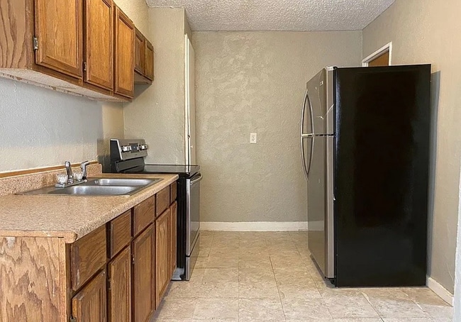 Building Photo - Stylish & Spacious 1-Bedroom Near Midtown ...