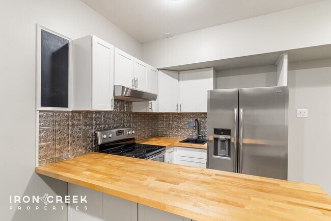 Building Photo - Beautiful Contemporary Home North of Downt...