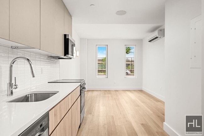 Building Photo - 91 Bruckner Blvd