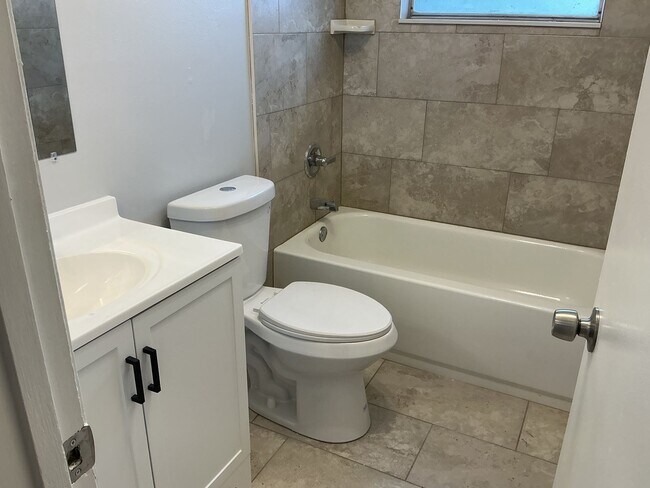 Building Photo - Pesanti 1337-1339 E. Myrtle