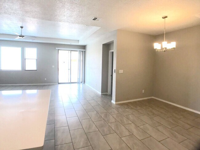 Building Photo - Los Lunas 3 bedroom! Tile Throughout! Refrigerated Air! Spacious living area