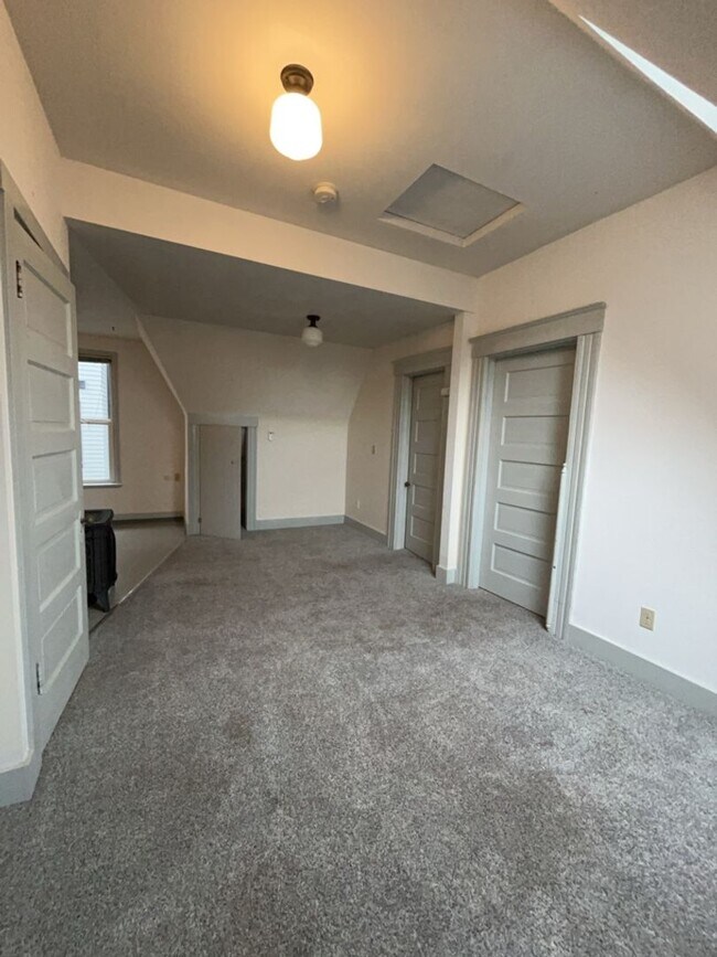 Building Photo - 1318 High St