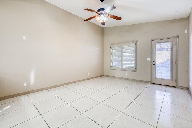 Building Photo - Beautiful 3 bed-2 baths home in 79911